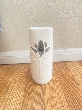 White Floral Automatic Air Freshener Dispenser